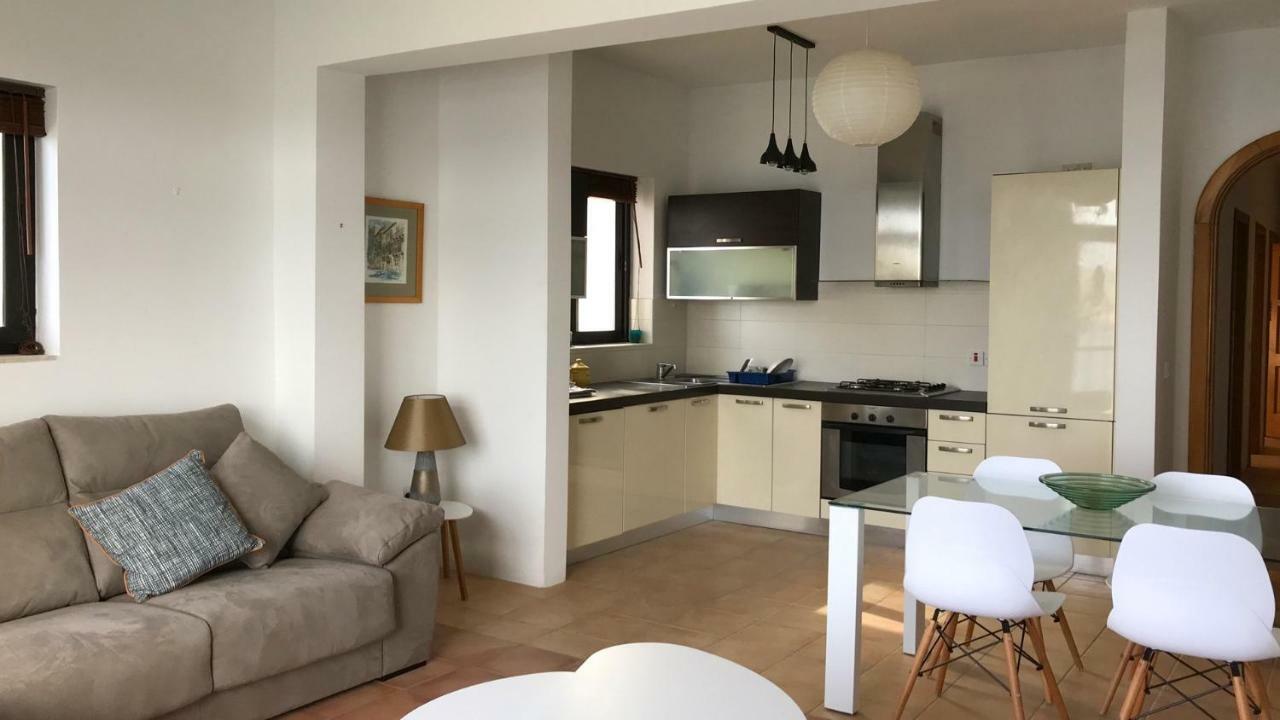 Beautiful Seaview Apartments Сейнт Полс Бей Екстериор снимка